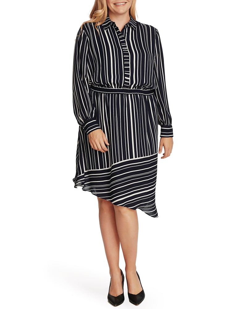 Front of a model wearing a size 1X Fiona Collared Mini Dress in CAVIAR by Vince Camuto. | dia_product_style_image_id:261605